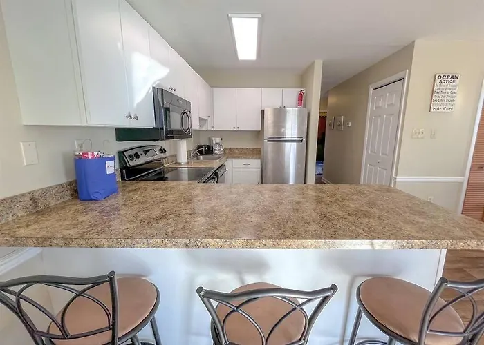 Ocean Views And Just Steps To The Beach! *