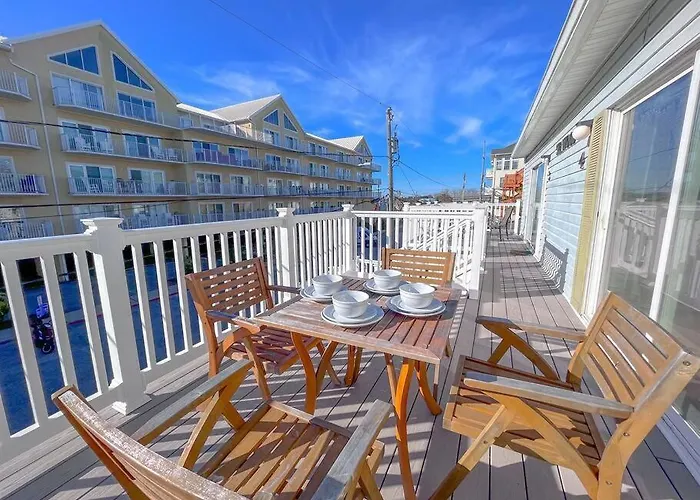 Ocean Views And Just Steps To The Beach! Ferienhaus *